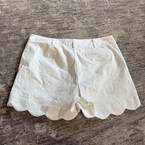 J. McLaughlin White Scalloped Hem Shorts - size 8 - cotton blend - Picture 6 of 6